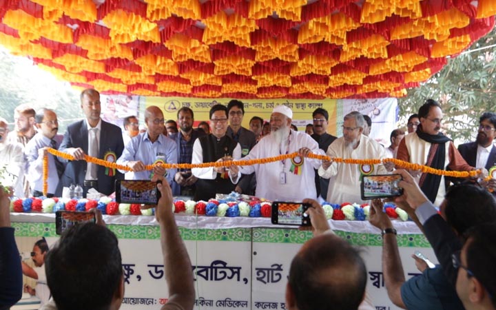 আদ্-দ্বীন ও রাবেজান মঞ্জিলের বিনামূল্যে স্বাস্থ্য ক্যাম্প উদ্বোধন করলেন জনপ্রশাসন মন্ত্রী